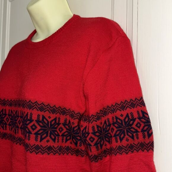 Vintage 70s Meister red wool sweater with navy blue snowflake pattern - Picture 4 of 12